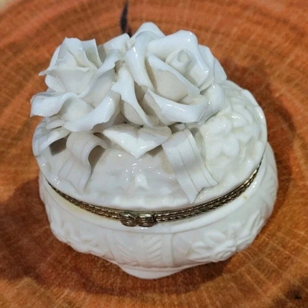 🌹 Antique White Bisque Porcelain Trinket Jewelry Box W. Gold Trimming & Roses